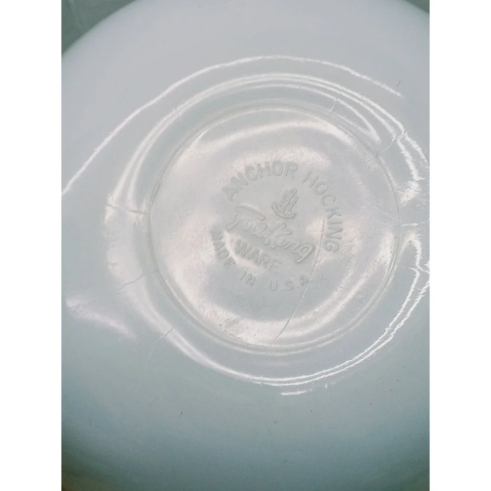 Anchor Hocking Fire-King Meadow Green Milk Glass Mixing Bowl 10.75 Inch Spouted